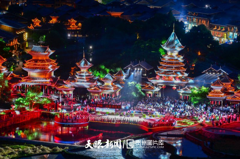 2025年5月1日，侗族群眾在黎平縣肇興侗寨為游客演唱侗族大歌。盧忠南 攝.jpg